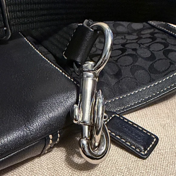 Vintage Coach Crossbody Bag, No. F043-7843 - Picture 10 of 12